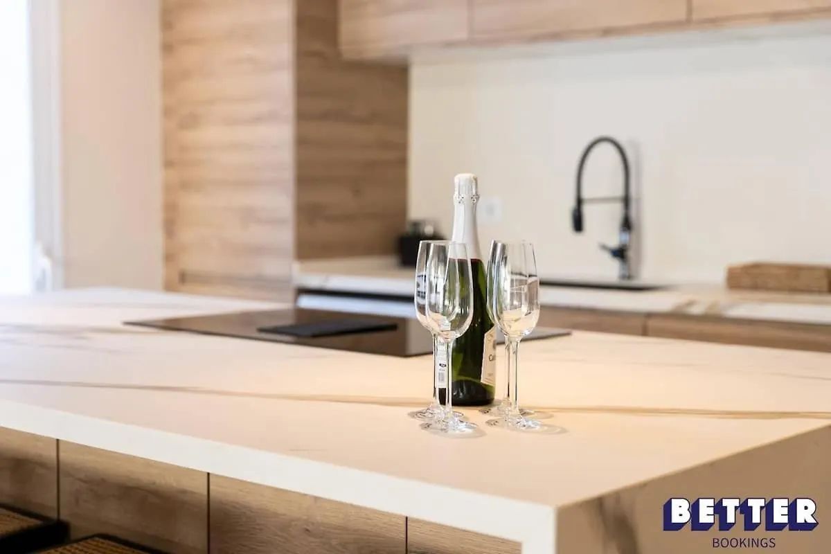 Апартаменты Luxurious Marbella Apt Near Puerto Banus - Hot Tub Испания